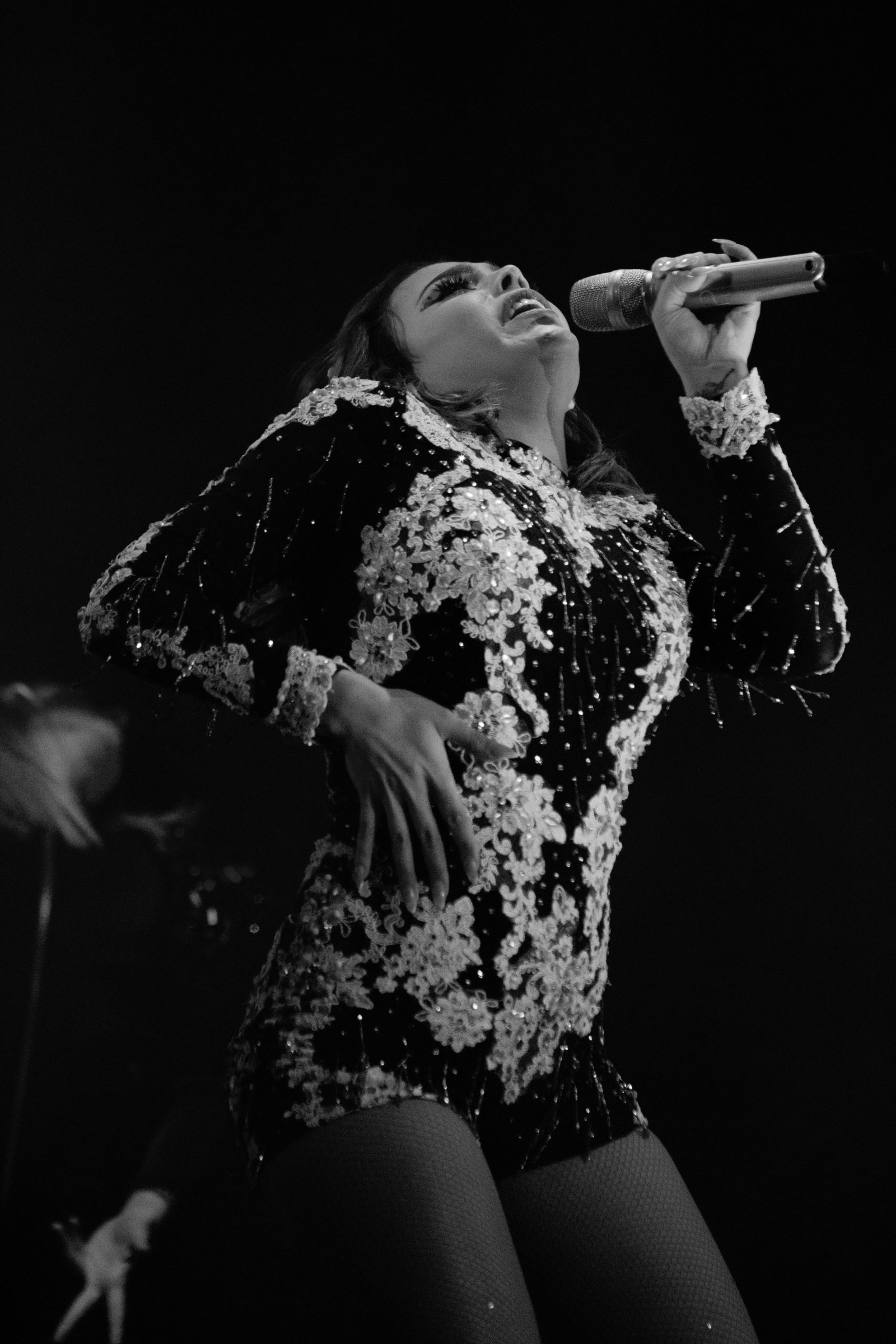 Danna Paola durante su concierto en Monterrey, en su Mala Fama Tour