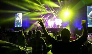 Rock desde el coche: DLD, Los Claxons y Rebel Cats viven gran autoconcierto