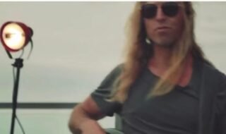 Wolfmother vive intenso concierto con el mar de fondo