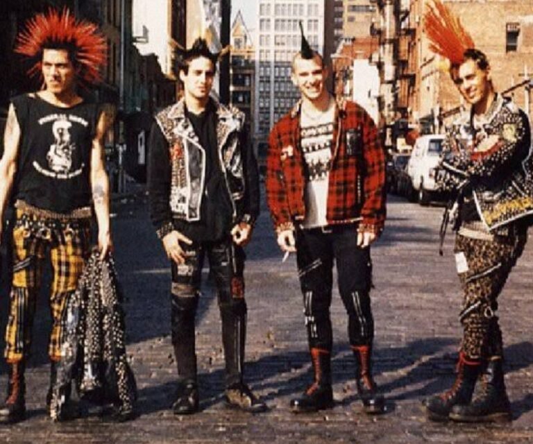 Punks In Mexico Rememorando la épica batalla de Emos Vs Punks de 2008 | Monterrey Live