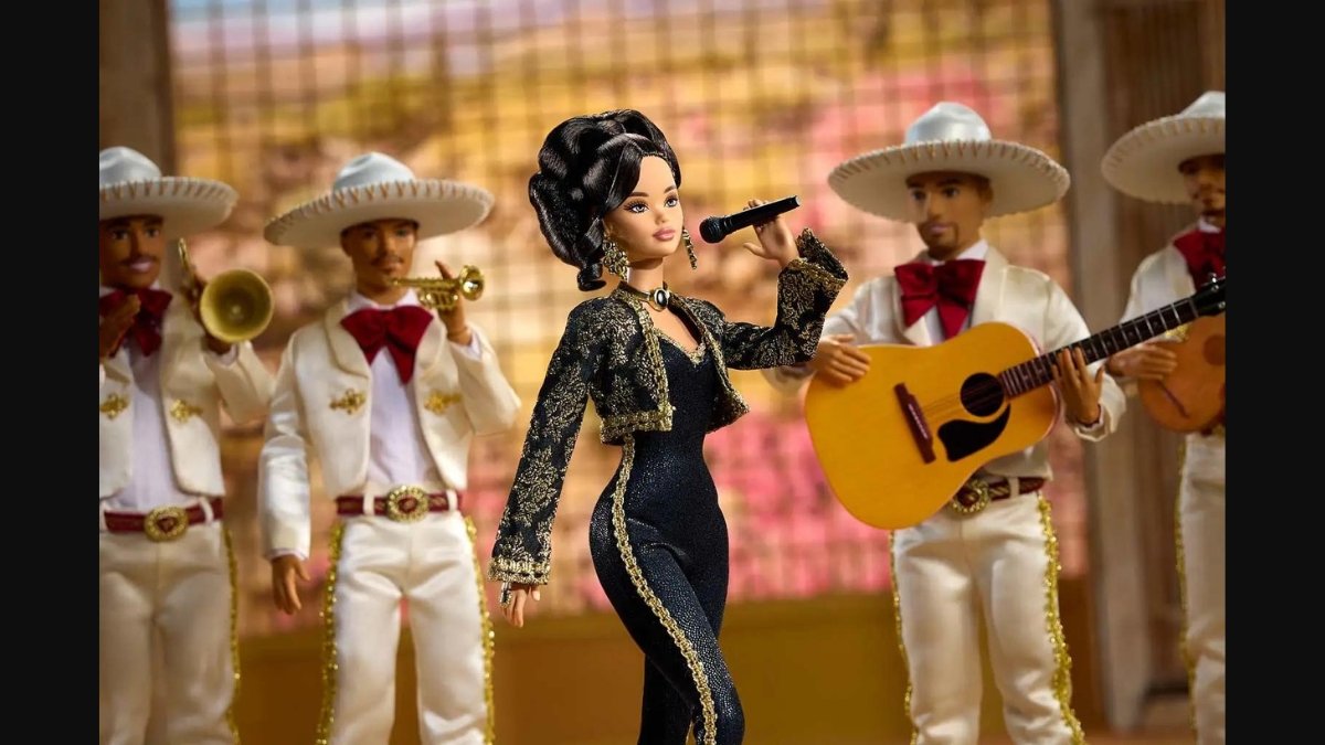 Lanzan muñeca Barbie en honor a Juan Gabriel