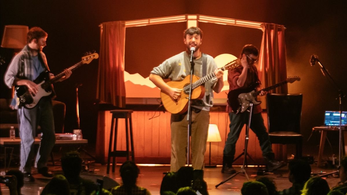 Alan Sutton desata catarsis emocional en íntimo show regio