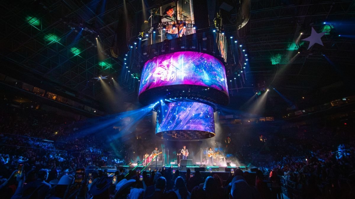 Intocable impone en la Arena Monterrey con sorprendente show 360°