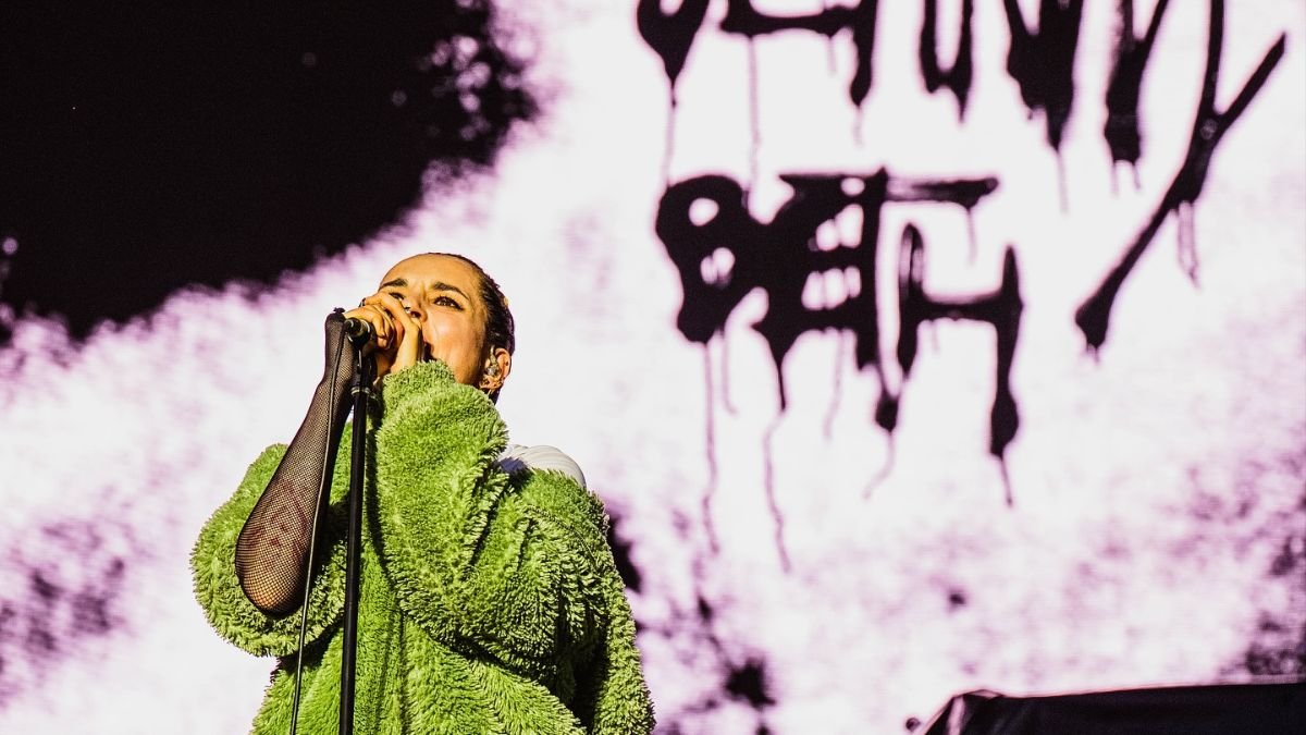 Jehnny Beth: La voz intensa que encendió el Corona Capital Sessions en Monterrey