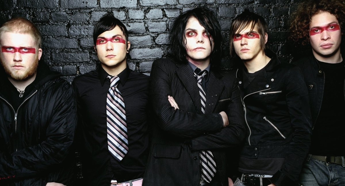 Descubre todo sobre el bazar de My Chemical Romance en La Extraña Pizza y no te pierdas la música y sorpresas.