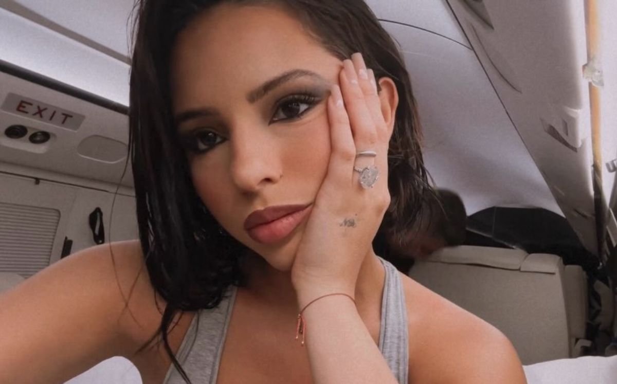 El mensaje de Ángela Aguilar por el 8M desata críticas en redes sociales y cuestionamientos sobre su postura.