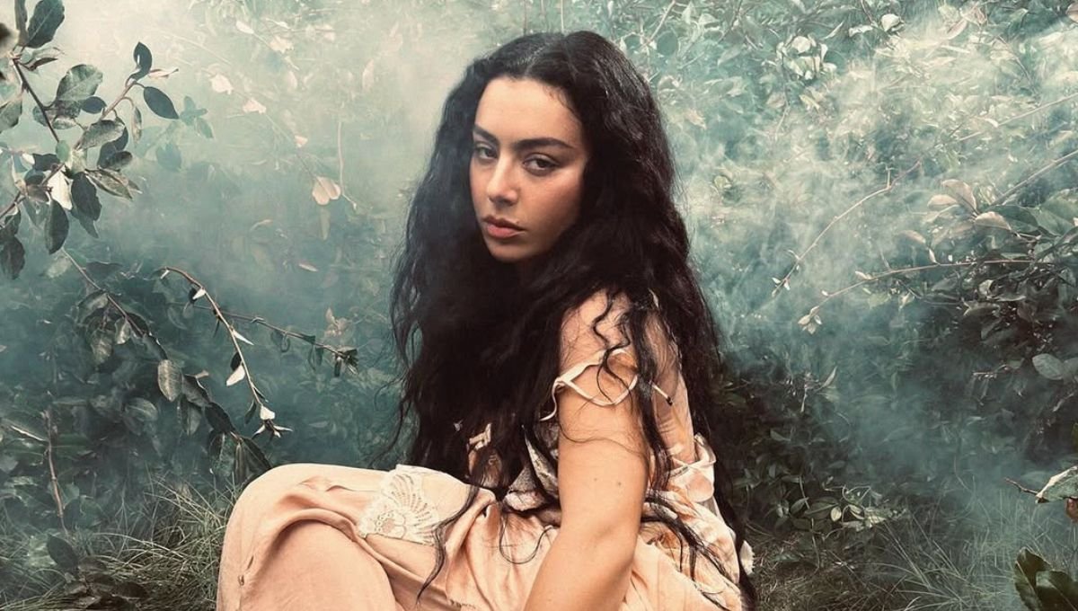 Descubre todo lo que necesitas saber sobre The Moment, la película con Charli XCX que llega a México.