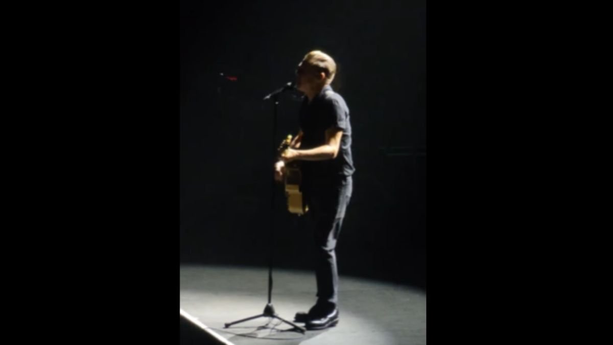 Bryan Adams dio una noche enérgica de rock en la Arena Monterrey