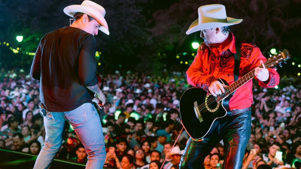 ¡Payaso de Rodeo masivo! Caballo Dorado la rompe en el FIFA Fan Festival Monterrey