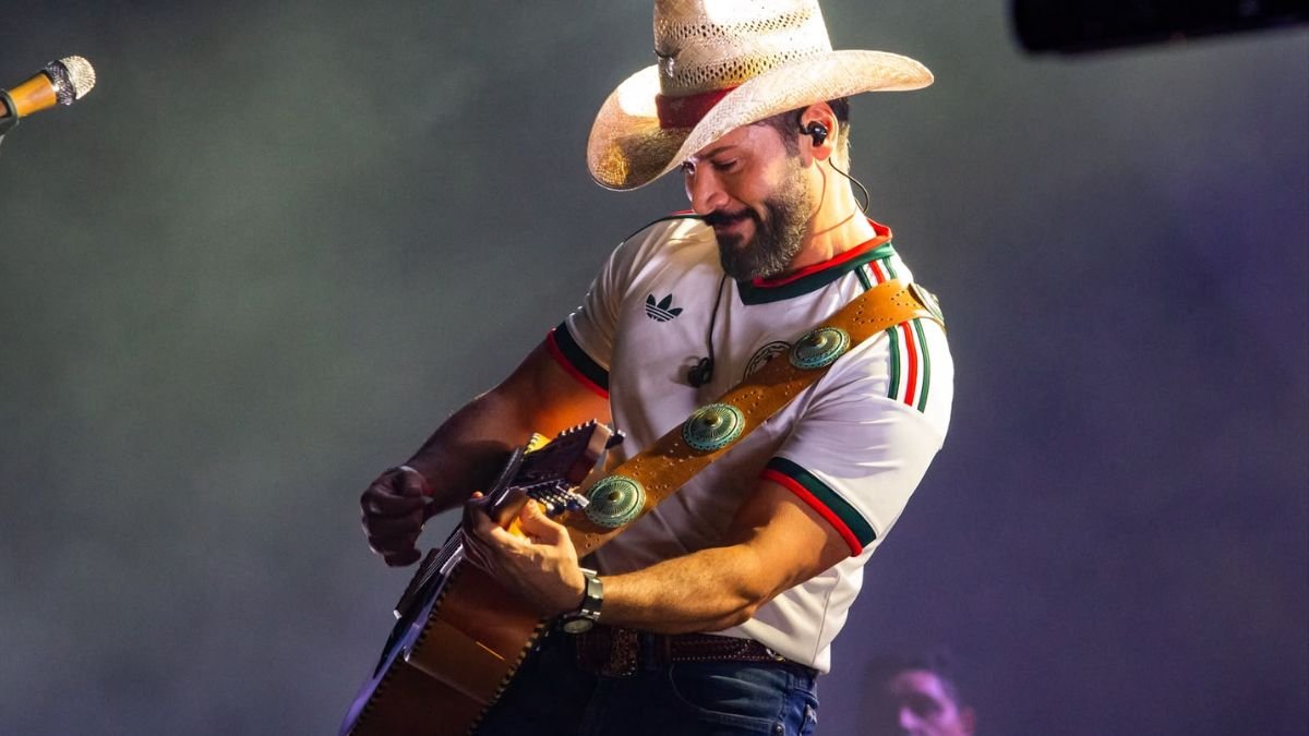 La Leyenda da potente banderazo al FIFA Fan Festival en Monterrey