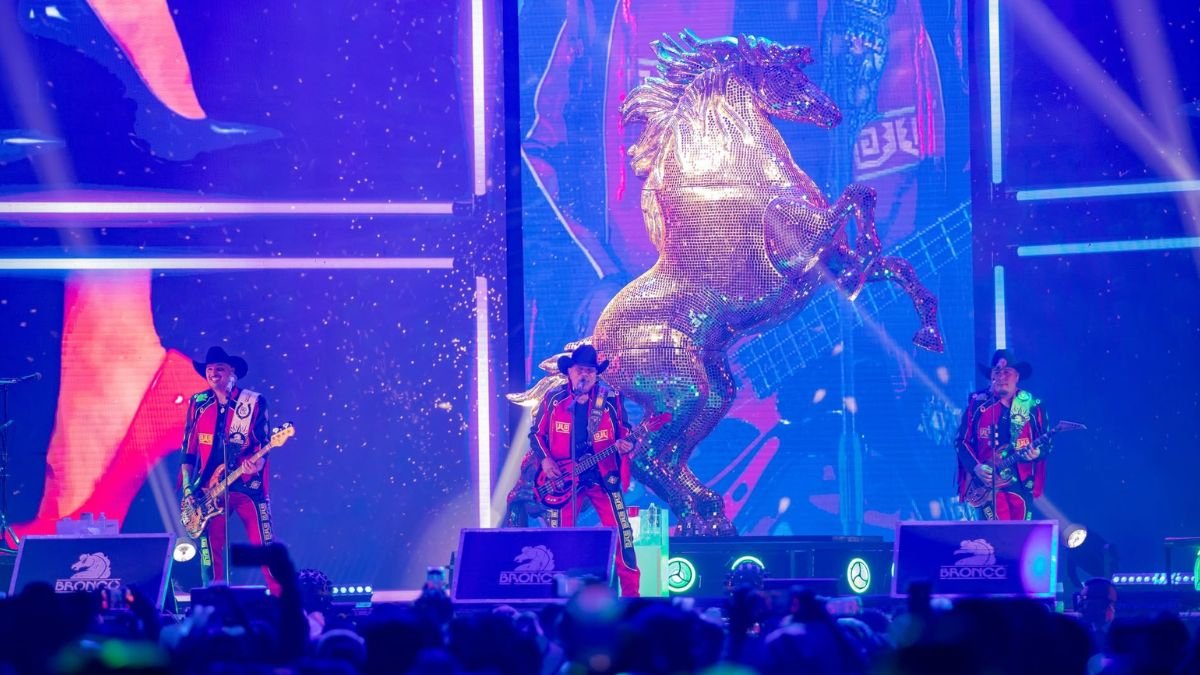 Grupo Bronco desata "El Gran Baile" en Monterrey con más de 3 horas de show e invitados especiales